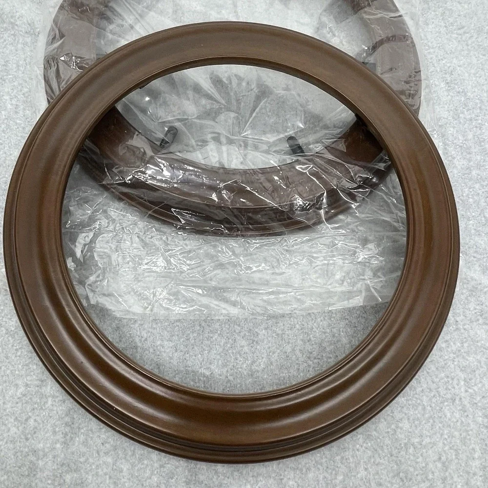 Van Hygan & Smythe Round Wood 8.5